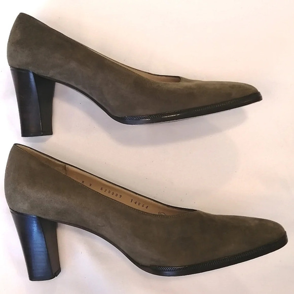 Bruno Magli Suede Italian Vero Cuoio Olive Green Wooden Block Heel Pumps Size 9 - Picture 16 of 16